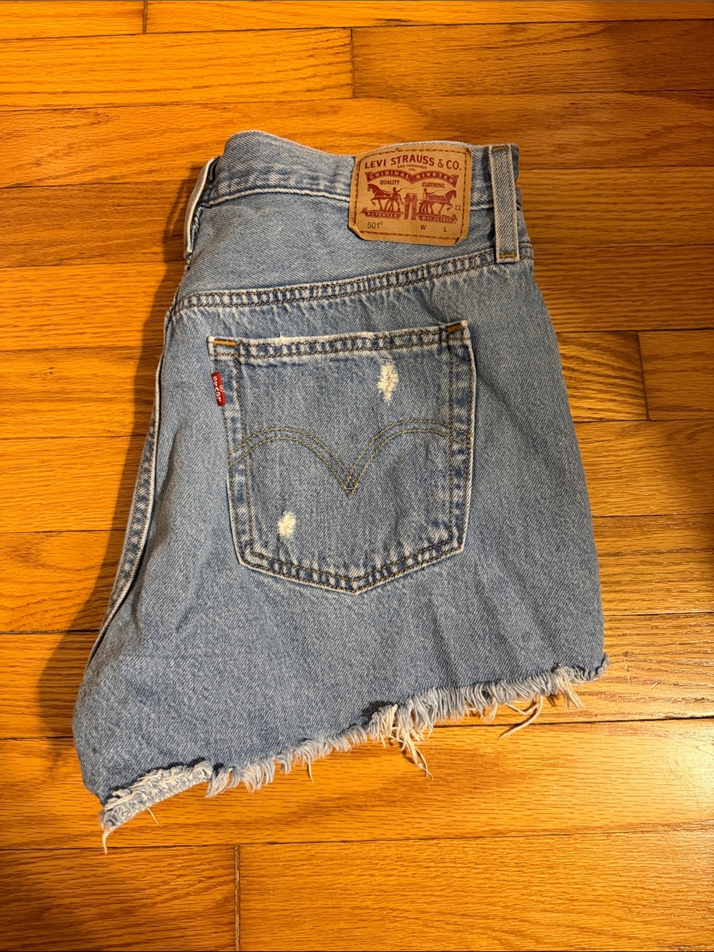 Levi’s Shorts - Picture 2 of 4